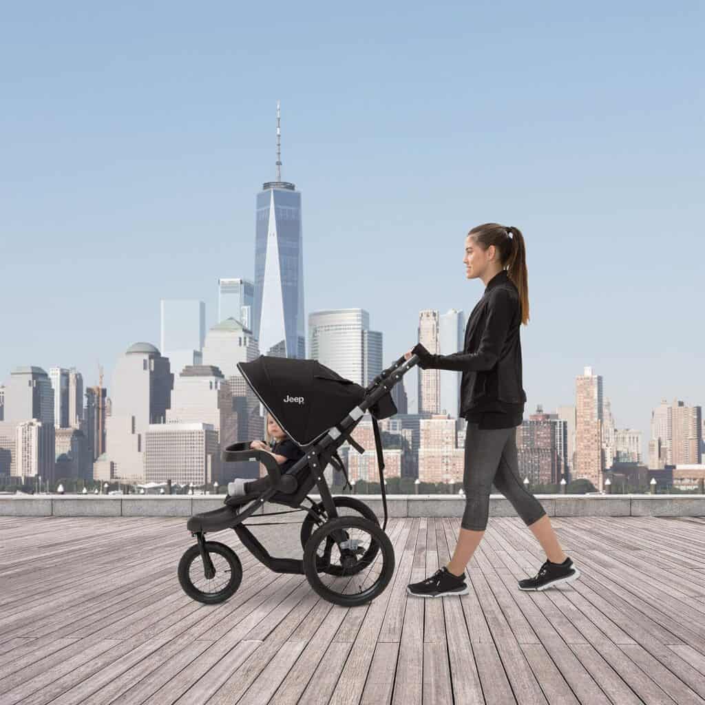 Jeep Hydro Sport Plus Jogger de Delta Children, incluye adaptador para asiento de coche, color negro Jeep Hydro Sport Plus Jogger de Delta Children, incluye adaptador para asiento de coche, color negro